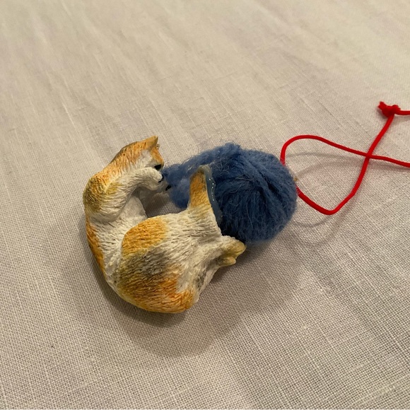 Duo of Vintage Cat Ornaments Playing with Balls of Yarn in EVC - Picture 10 of 13